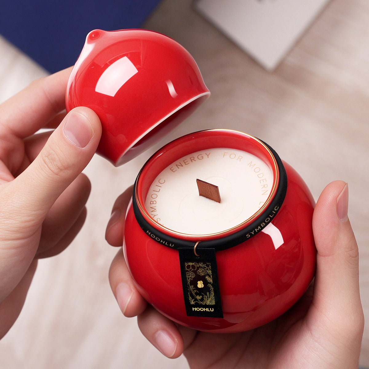 The Rouge Silhouette™ Scented Candle | Smoked Sandalwood & Vetiver