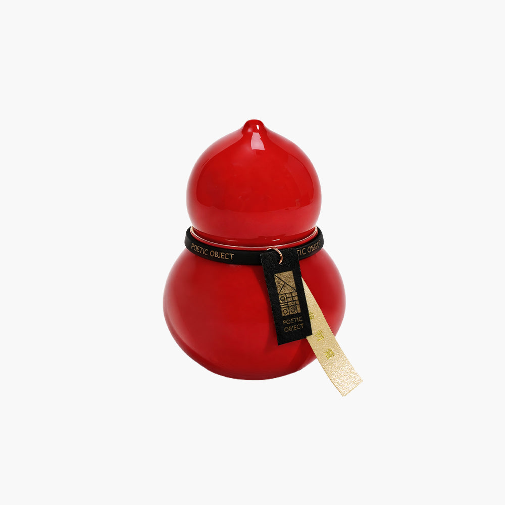 Imperial red porcelain scented candle with a decorative black tag, luxury home decor piece inspired by the elegant Wu Lou silhouette.