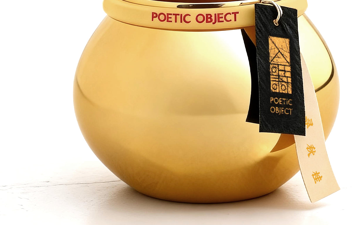 Detail of a handcrafted gold plated candle jar and a premium black decorative tag.